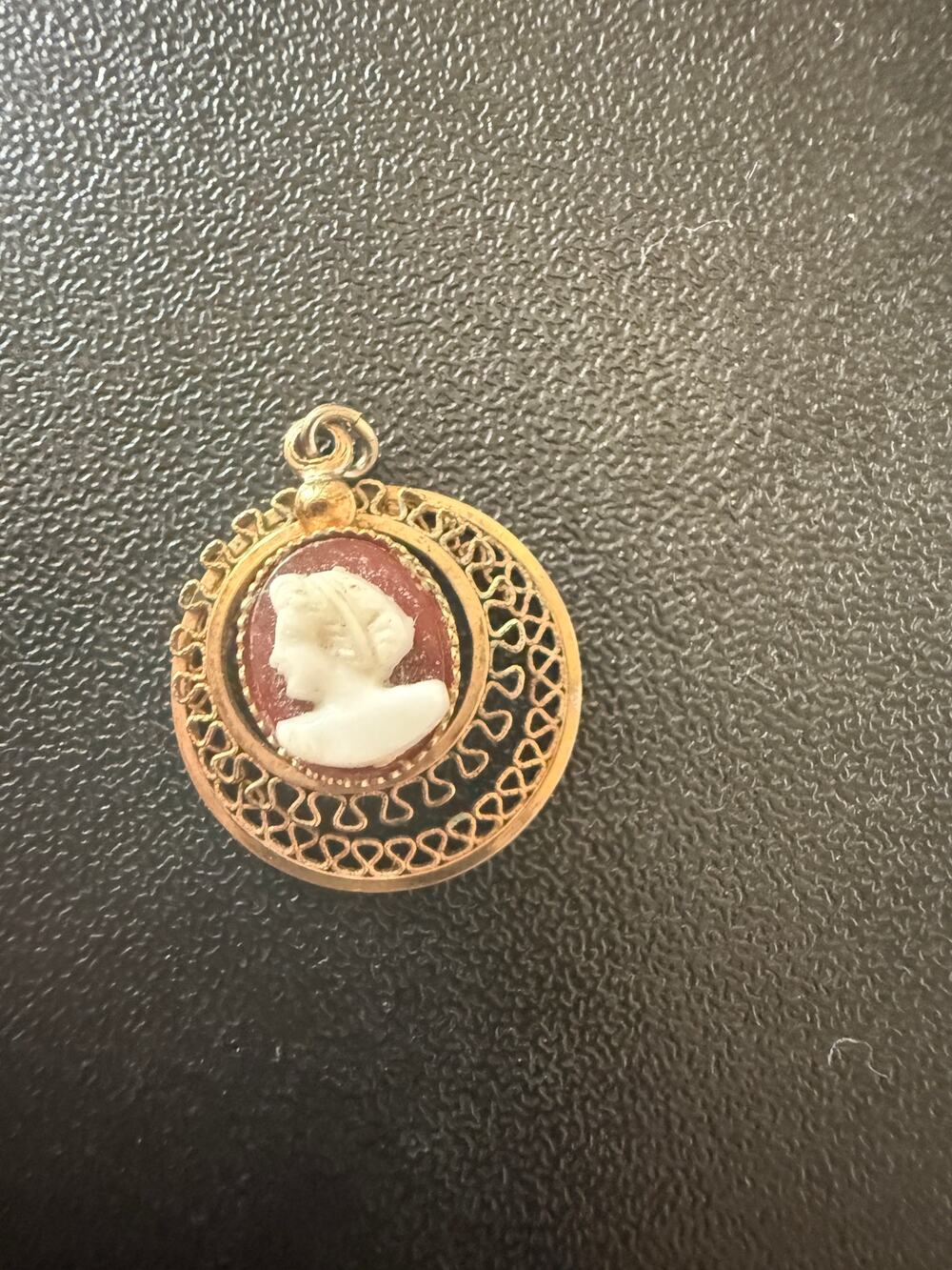 Vintage Small Gold Tone Filligree Cameo Necklace Pendant